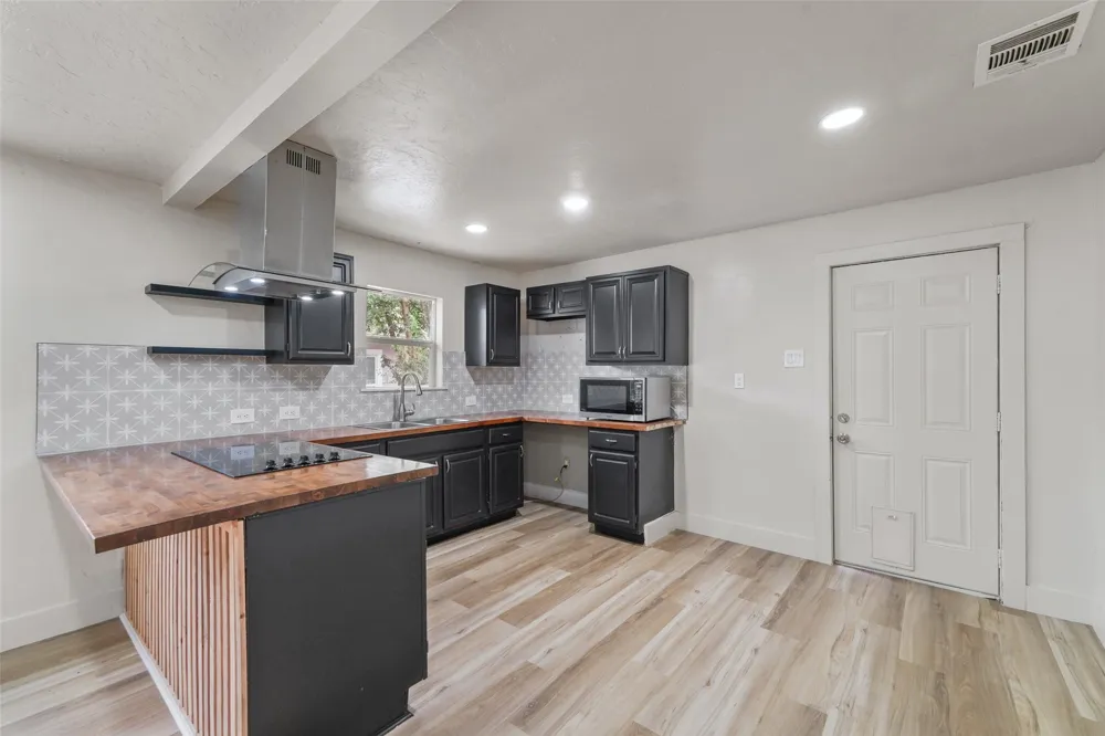 2520 Dell Street Fort Worth, TX 76111