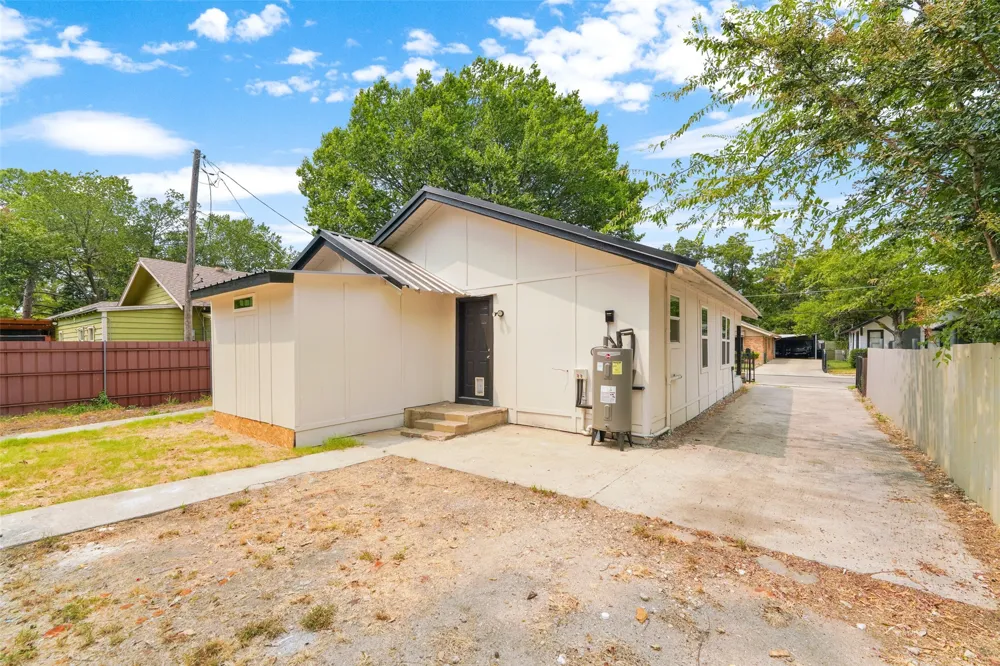2520 Dell Street Fort Worth, TX 76111
