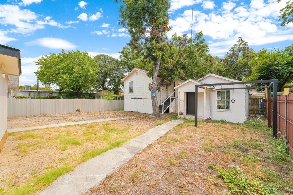 2520 Dell Street Fort Worth, TX 76111