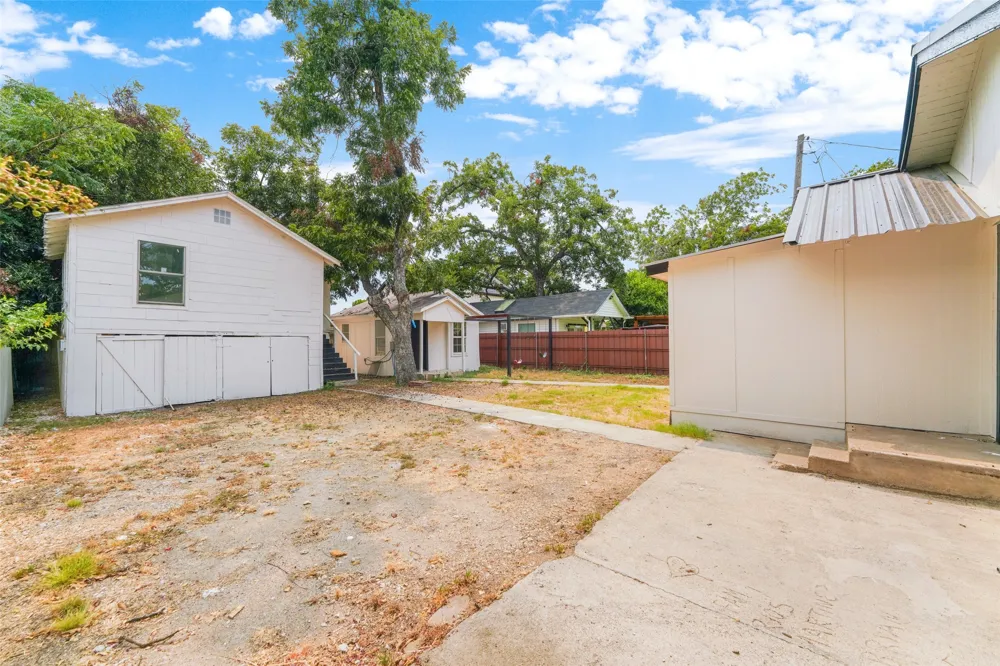2520 Dell Street Fort Worth, TX 76111