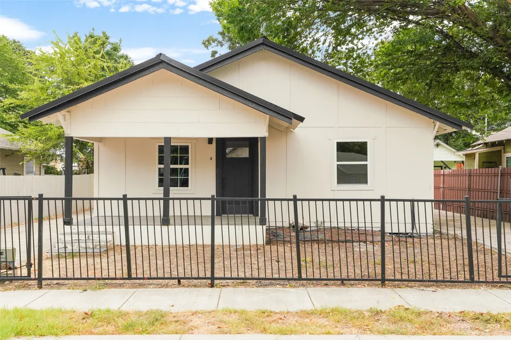 2520 Dell Street Fort Worth, TX 76111