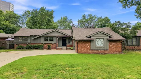4326 E 60th Place