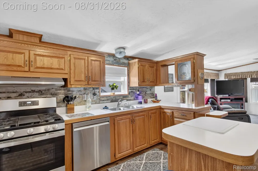 14151 E Tyler Dr Plymouth City, MI 48170