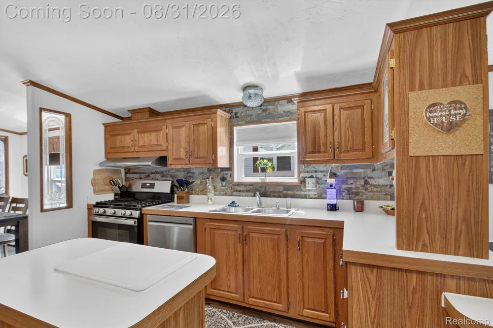 14151 E Tyler Dr Plymouth City, MI 48170