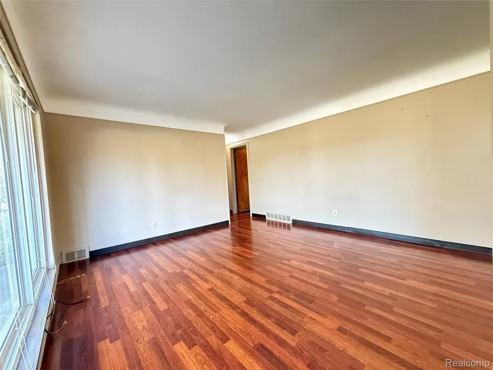 32410 HALMICH DRIVE Warren City, MI 48092