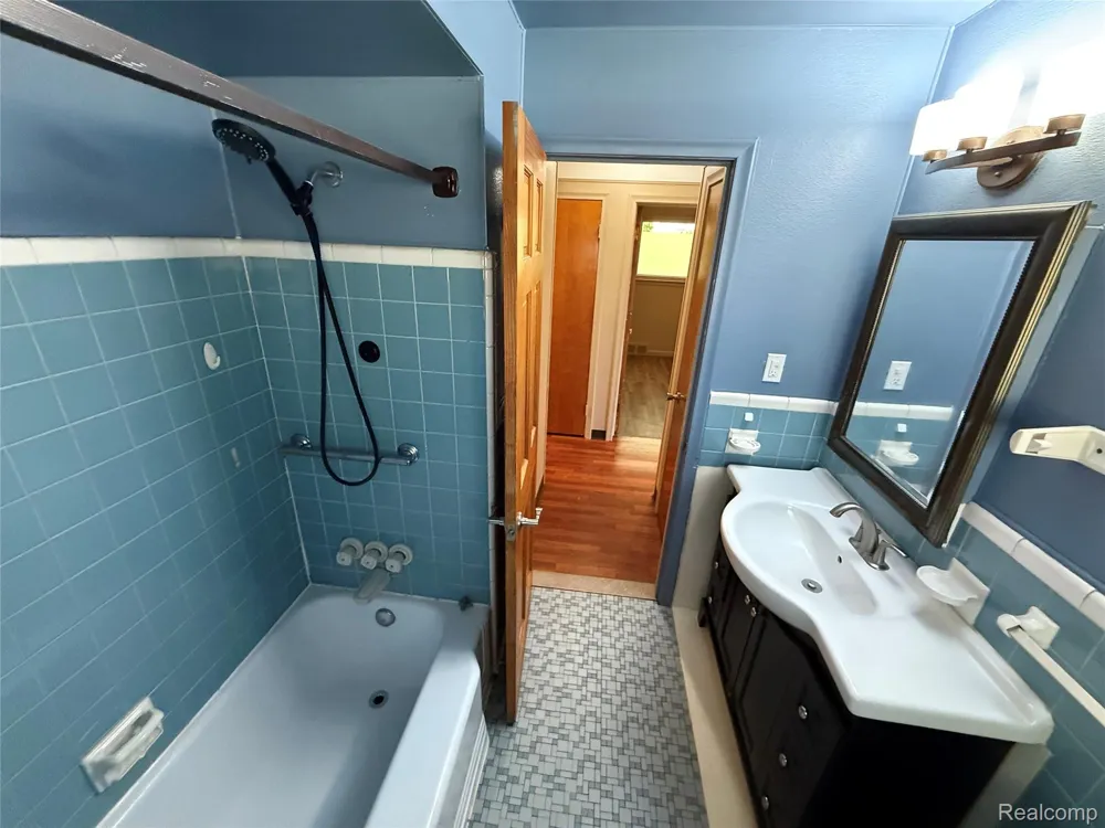 32410 HALMICH DRIVE Warren City, MI 48092