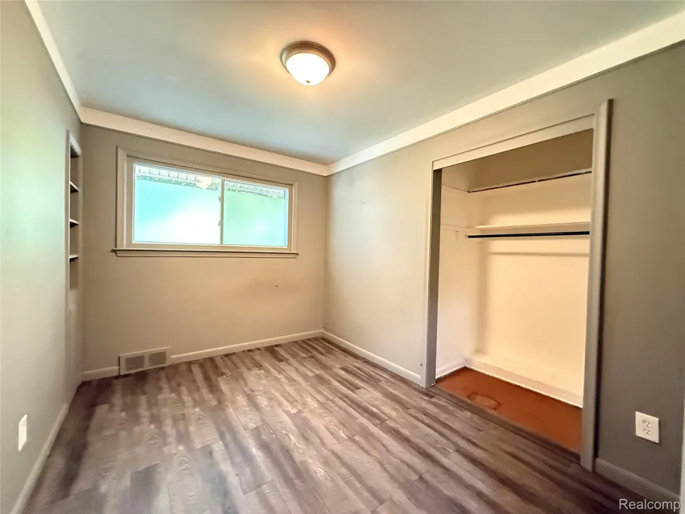 32410 HALMICH DRIVE Warren City, MI 48092