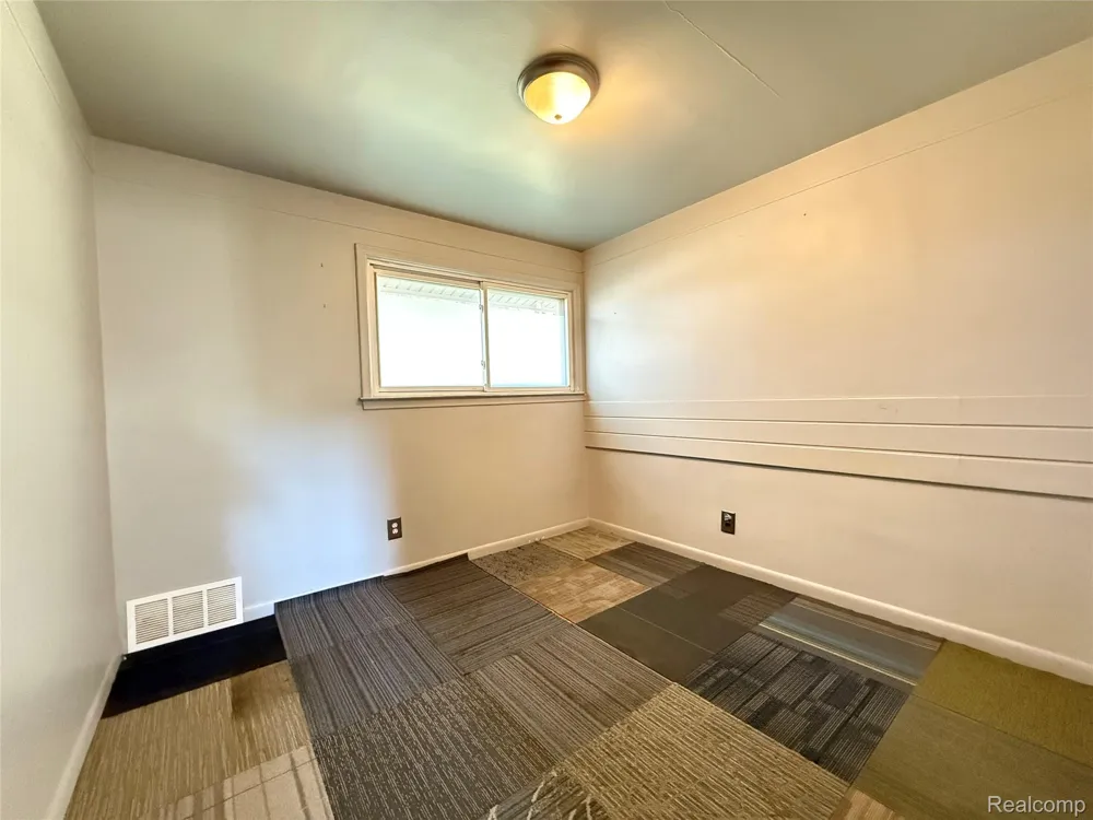 32410 HALMICH DRIVE Warren City, MI 48092