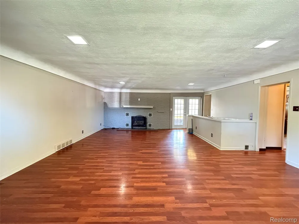 32410 HALMICH DRIVE Warren City, MI 48092