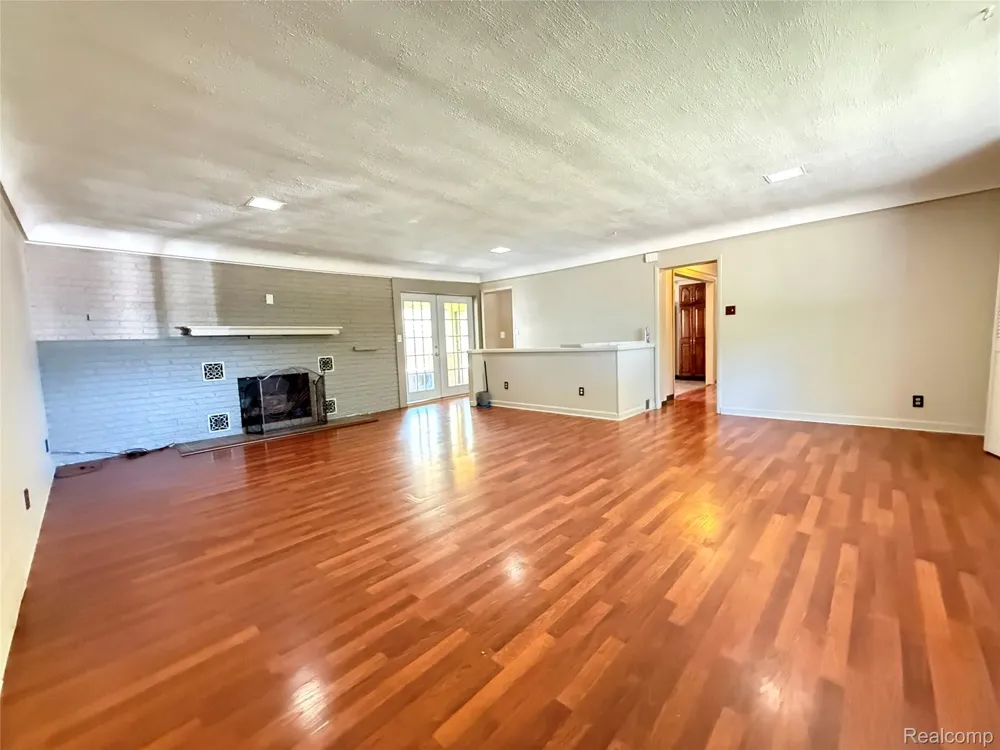 32410 HALMICH DRIVE Warren City, MI 48092