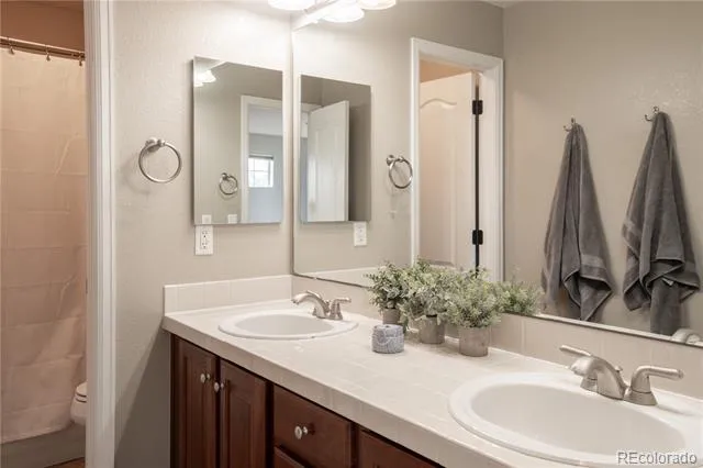 10468 Applebrook Circle Highlands Ranch, CO 80130