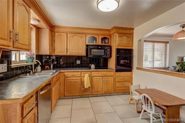 5550 Holland Drive Arvada, CO 80002