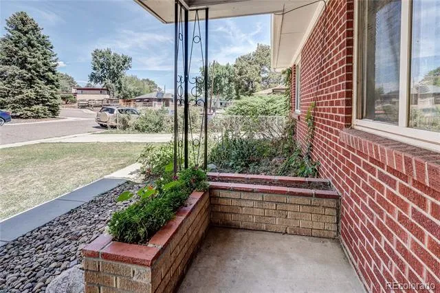 5550 Holland Drive Arvada, CO 80002