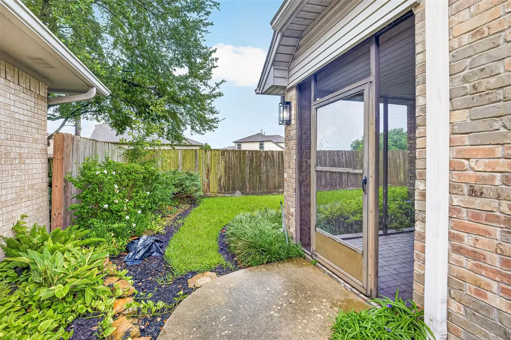 4415 Country Club View Baytown, TX 77521