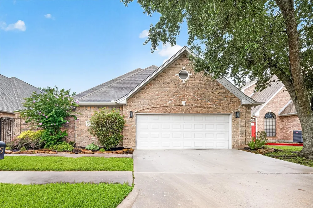 4415 Country Club View Baytown, TX 77521