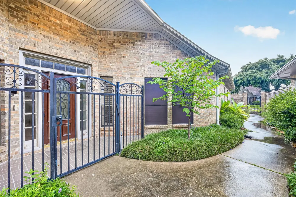 4415 Country Club View Baytown, TX 77521