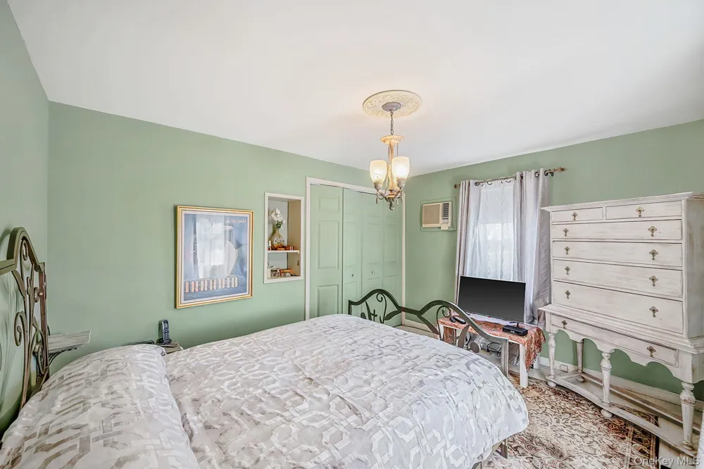 57 Caroline Street Bethpage, NY 11714