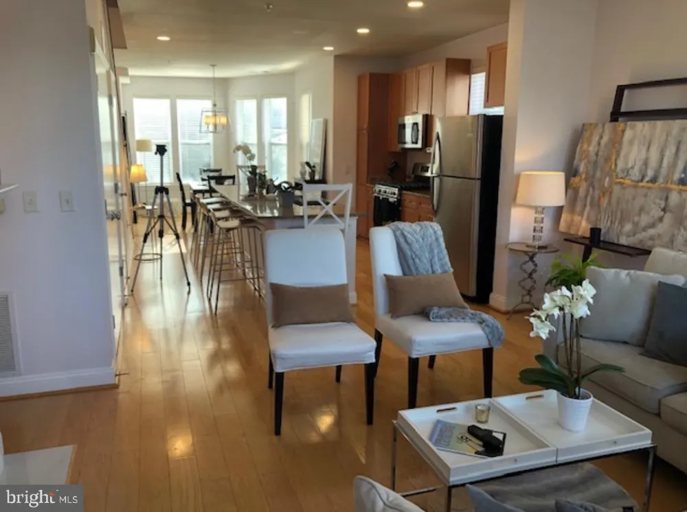 1633 COLONIAL TERRACE #201 Arlington, VA 22209