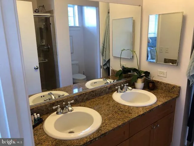 1633 COLONIAL TERRACE #201 Arlington, VA 22209
