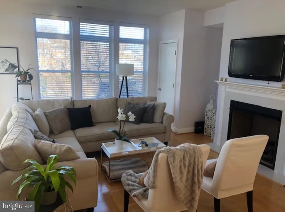 1633 COLONIAL TERRACE #201 Arlington, VA 22209