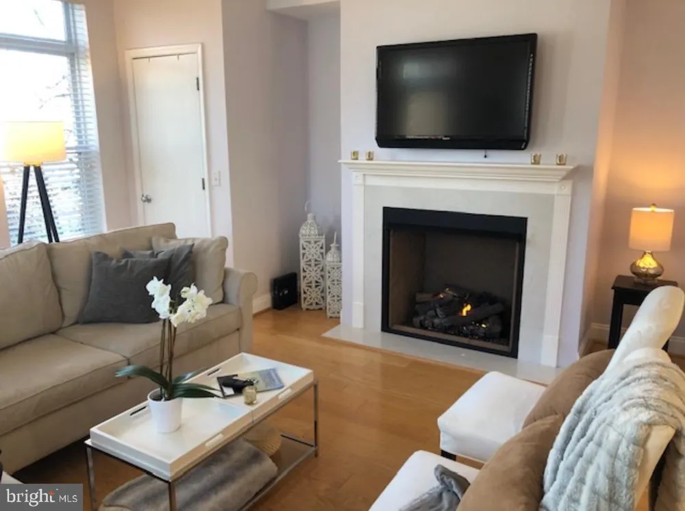1633 COLONIAL TERRACE #201 Arlington, VA 22209