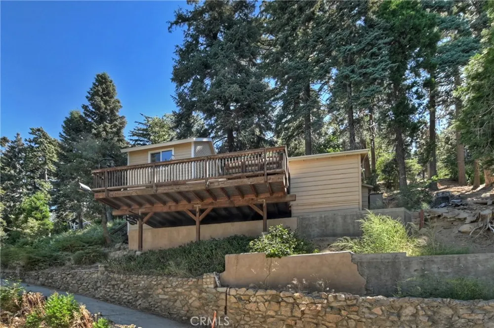 831 Blue Ridge Lake Arrowhead, CA 92385