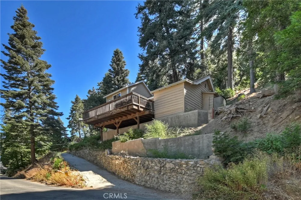 831 Blue Ridge Lake Arrowhead, CA 92385
