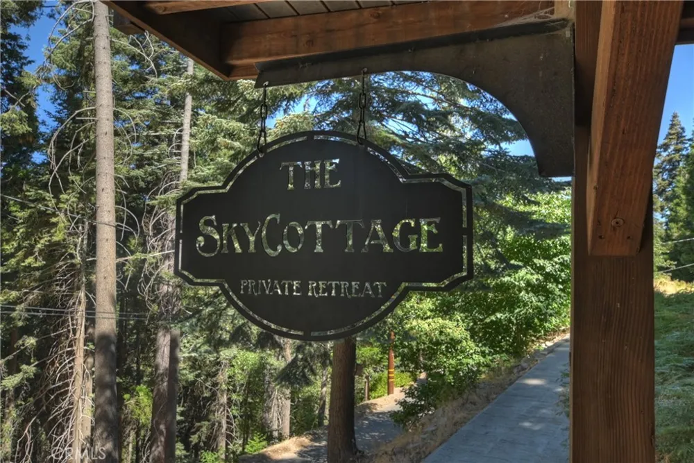 831 Blue Ridge Lake Arrowhead, CA 92385