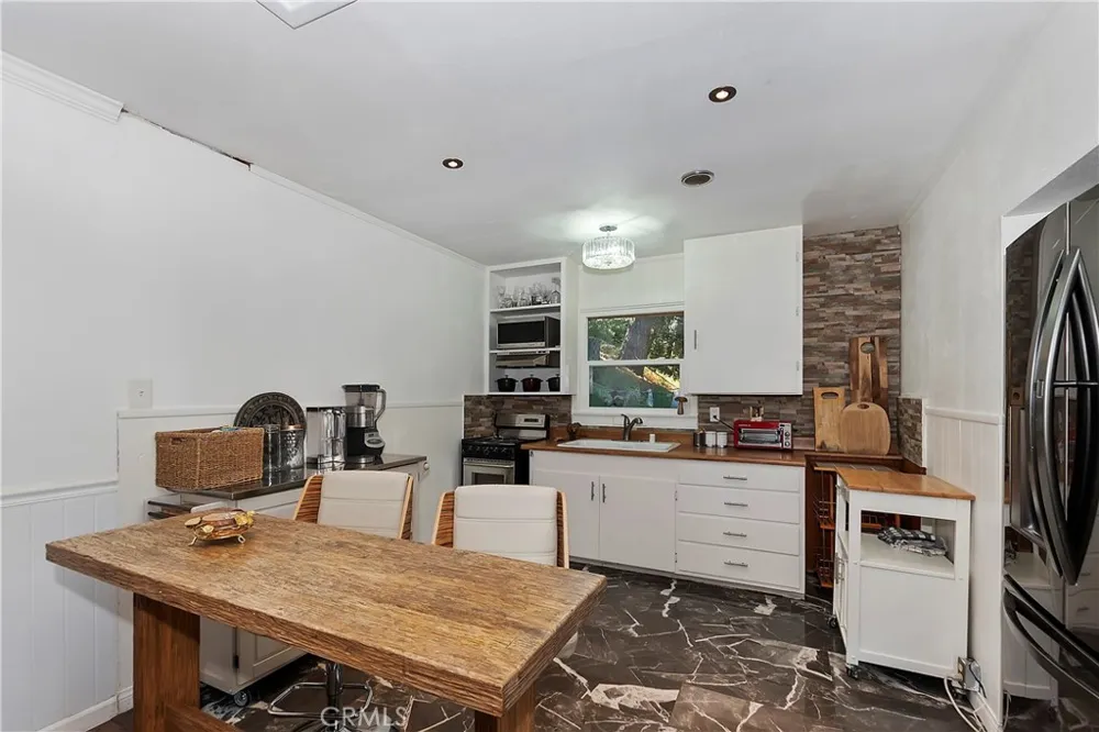 831 Blue Ridge Lake Arrowhead, CA 92385