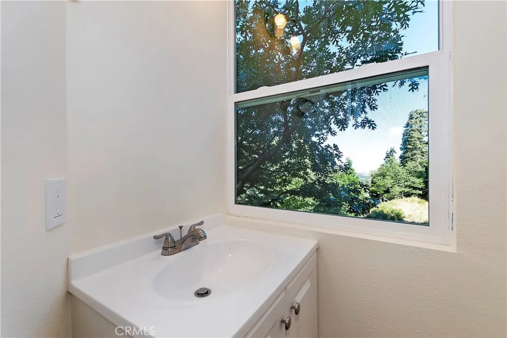 831 Blue Ridge Lake Arrowhead, CA 92385