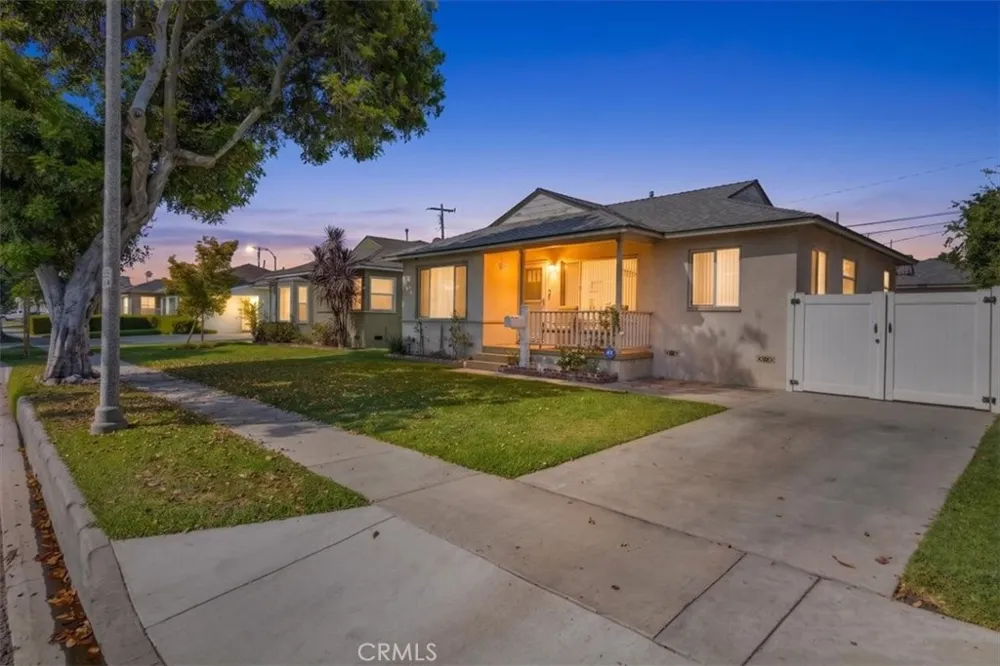 4647 Dunrobin Lakewood, CA 90713