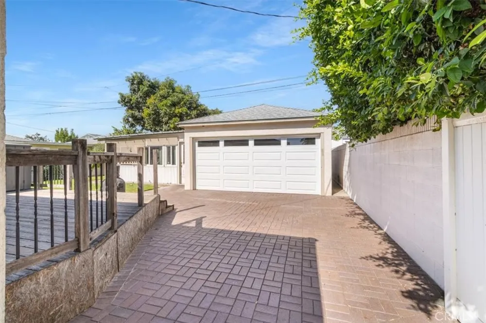 4647 Dunrobin Lakewood, CA 90713