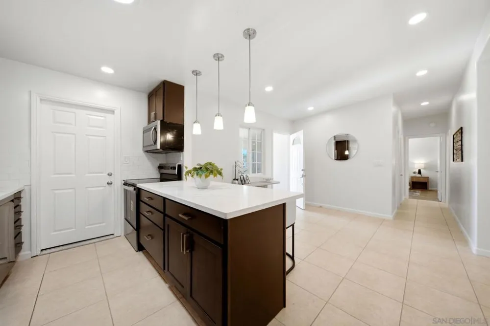 3642 Luna Ave San Diego, CA 92117