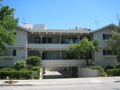 837 Cowper Street