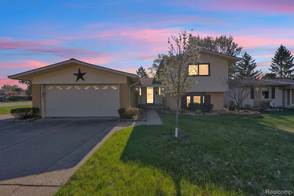 9498 Bassett Street Livonia City, MI 48150