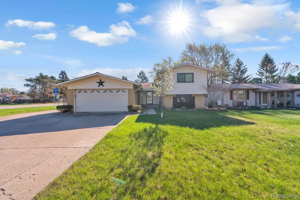 9498 Bassett Street Livonia City, MI 48150