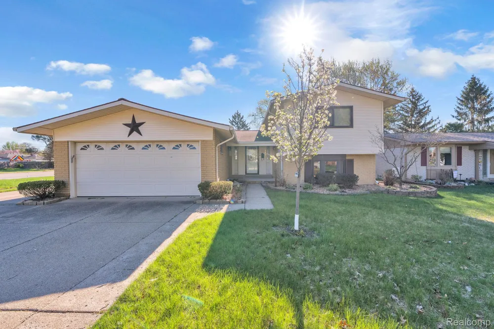 9498 Bassett Street Livonia City, MI 48150