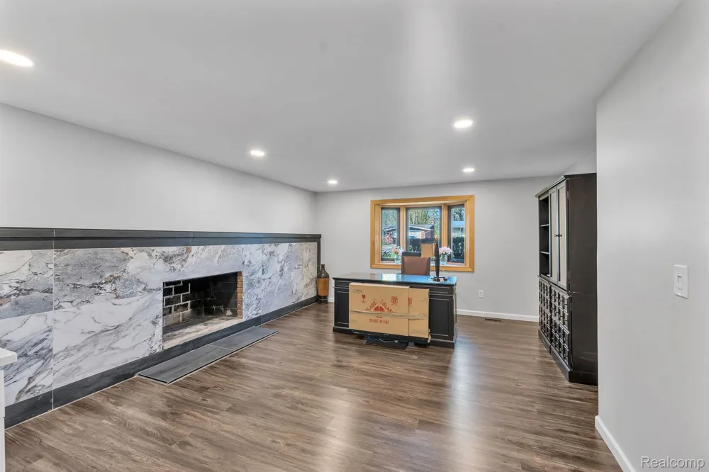 9498 Bassett Street Livonia City, MI 48150