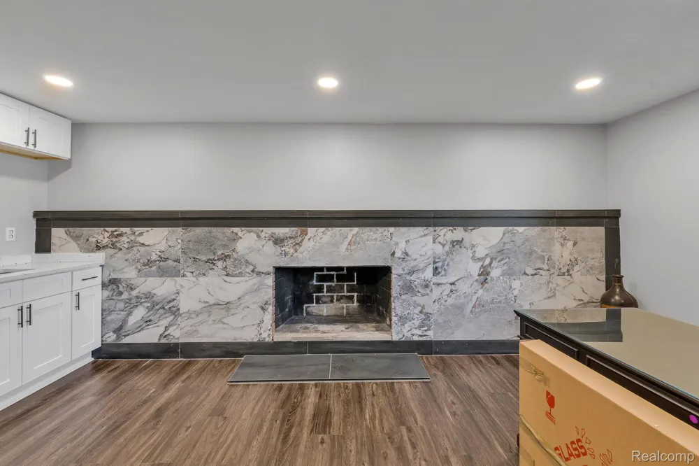9498 Bassett Street Livonia City, MI 48150