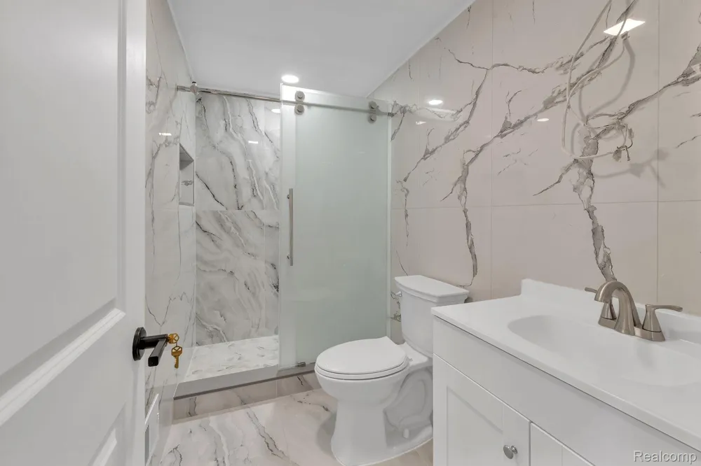 9498 Bassett Street Livonia City, MI 48150