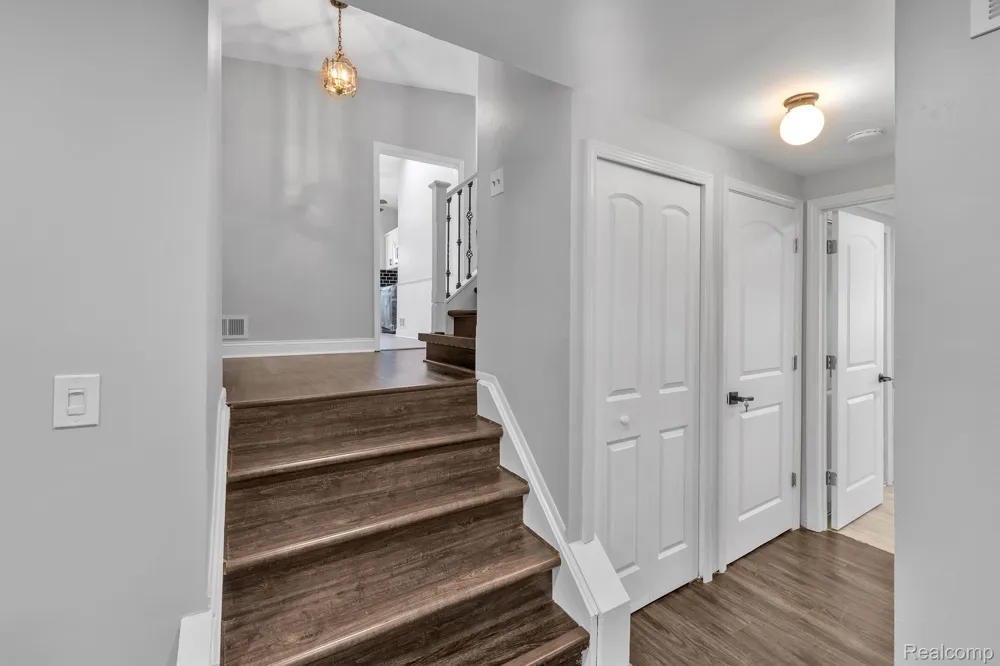 9498 Bassett Street Livonia City, MI 48150