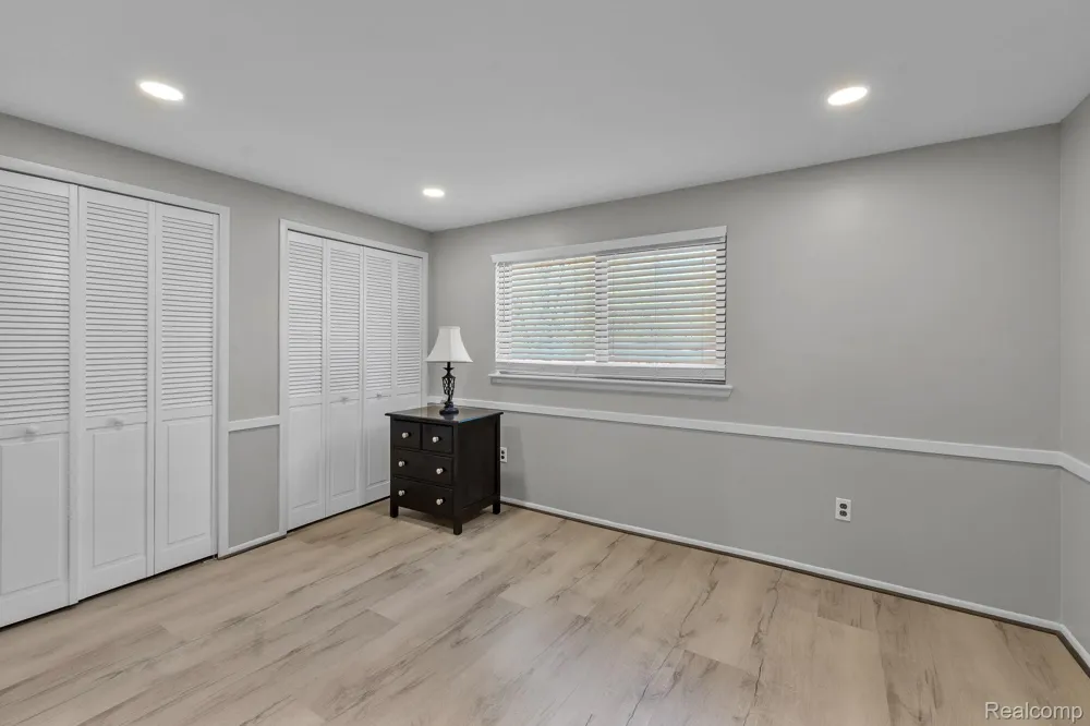 9498 Bassett Street Livonia City, MI 48150