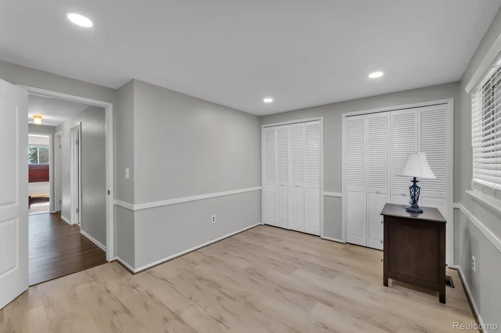 9498 Bassett Street Livonia City, MI 48150