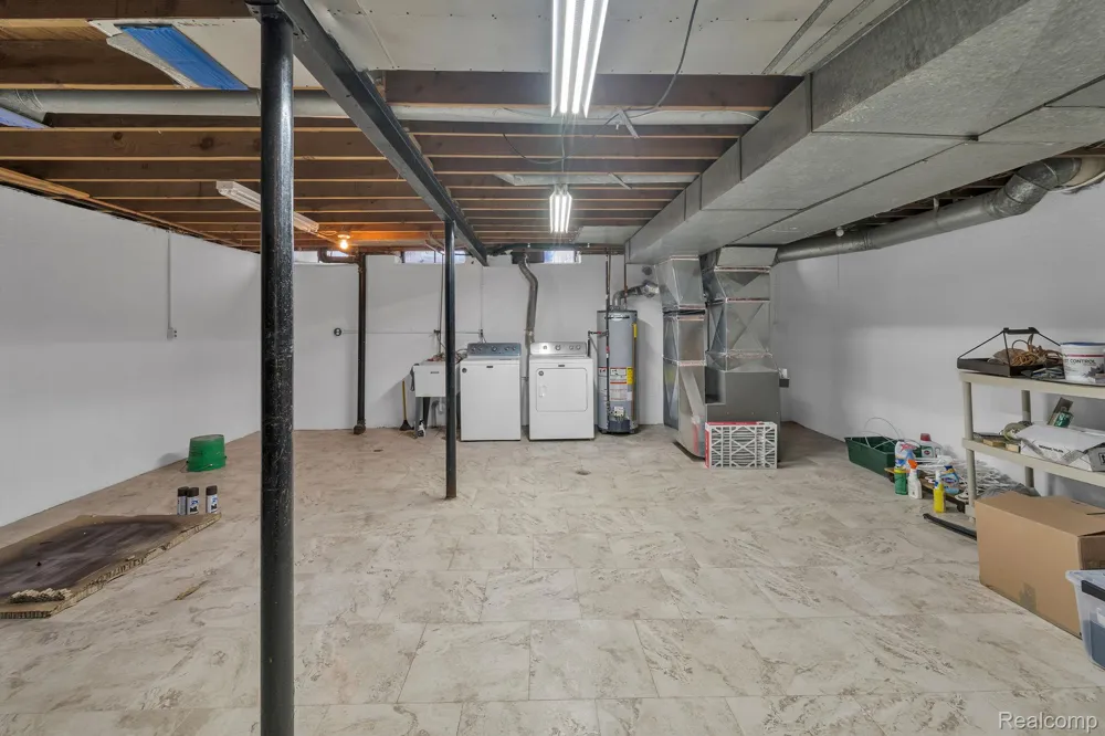 9498 Bassett Street Livonia City, MI 48150