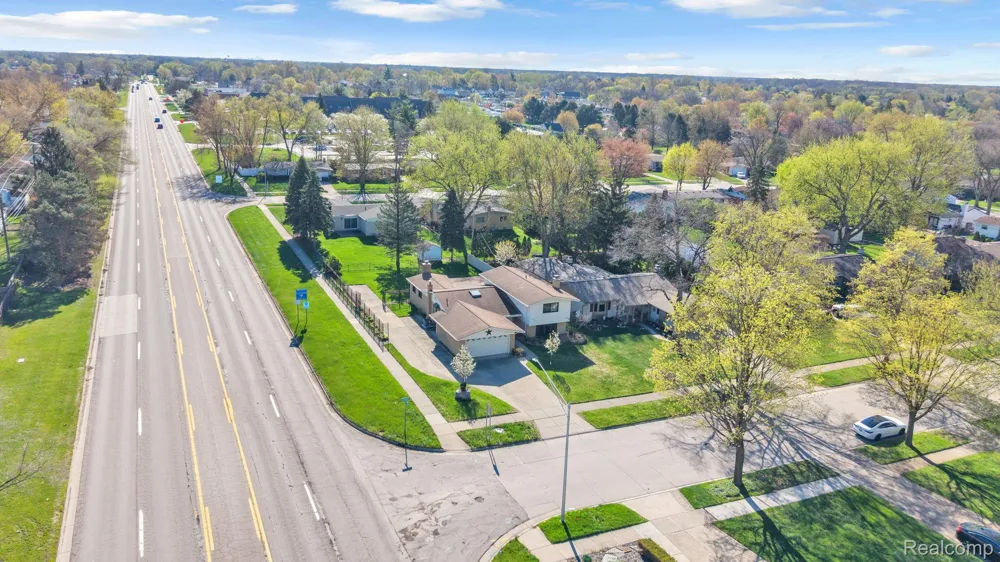 9498 Bassett Street Livonia City, MI 48150