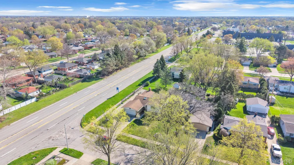 9498 Bassett Street Livonia City, MI 48150
