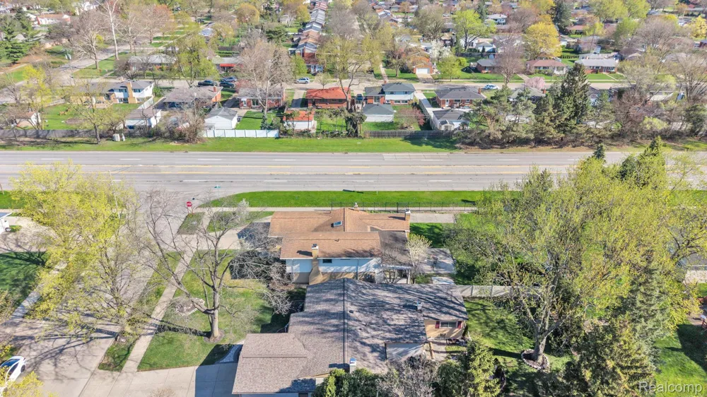 9498 Bassett Street Livonia City, MI 48150