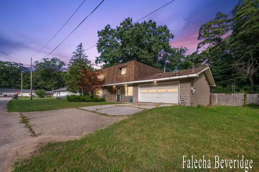 6989 Hiawatha Drive Coloma Charter Township, MI 49038