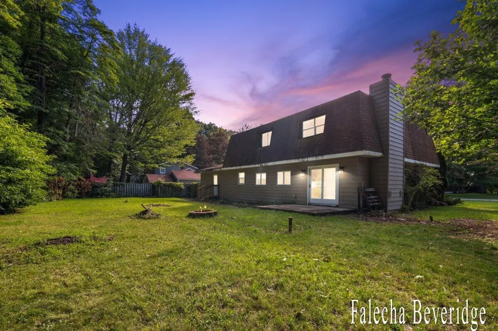 6989 Hiawatha Drive Coloma Charter Township, MI 49038