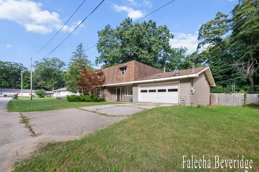 6989 Hiawatha Drive Coloma Charter Township, MI 49038